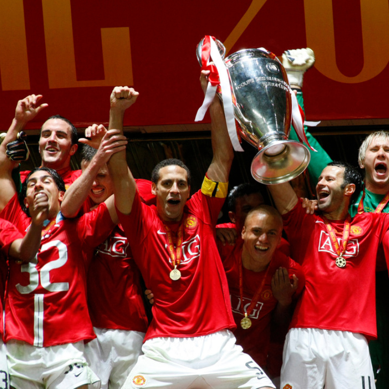 Manchester United lift the Champions League trophy